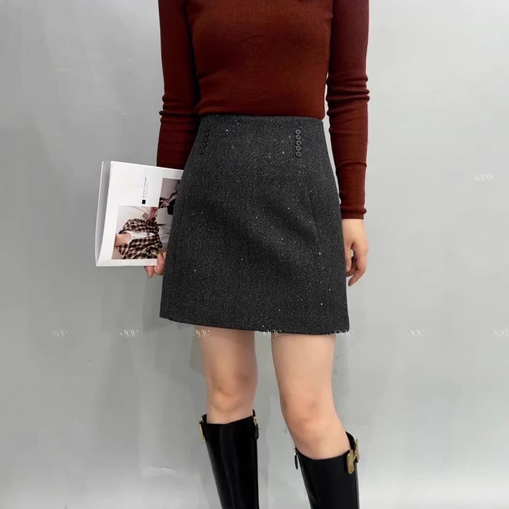 キラキラ輝く制服スカート